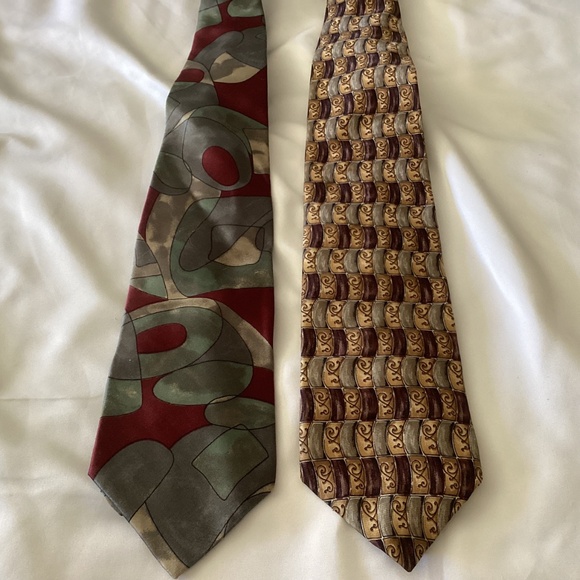 Lot of 2 Bill Blass 100% Silk Ties Multicolor Abstract Design 4” x 56” - Picture 2 of 3